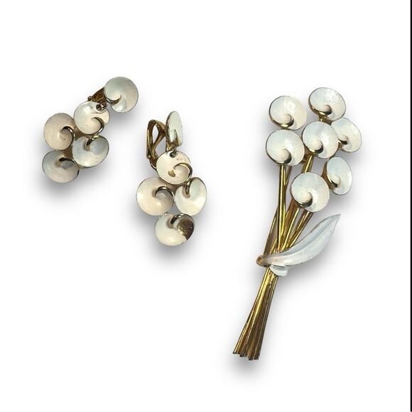 1950s  Mid Century Judy Lee Gold Tone BROOCH & Clip Earrings - Picture 4 of 12